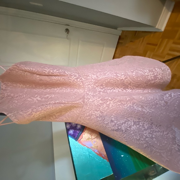 Lace, soft pink dress - Picture 3 of 6